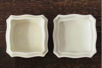中古　ハンガリー　zsolnay(ジョルナイ)　ハンドペイント　食器3点セット(シュガーポット、小物入れ、小皿、西洋陶磁器)(R-043956)