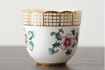 中古　ハンガリー　HEREND(ヘレンド)　ペインターサイン?　花柄　金彩がエレガントなカップ&ソーサー(西洋陶磁器)(R-043961)