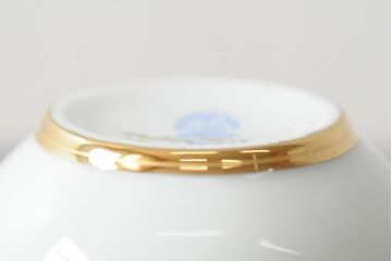 中古　ハンガリー　HEREND(ヘレンド)　ペインターサイン?　花柄　金彩がエレガントなカップ&ソーサー(西洋陶磁器)(R-043961)