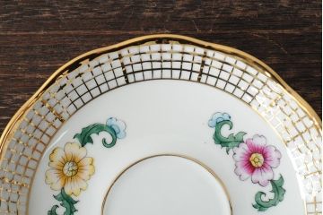 中古　ハンガリー　HEREND(ヘレンド)　ペインターサイン?　花柄　金彩がエレガントなカップ&ソーサー(西洋陶磁器)(R-043961)