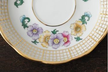 中古　ハンガリー　HEREND(ヘレンド)　ペインターサイン?　花柄　金彩がエレガントなカップ&ソーサー(西洋陶磁器)(R-043961)