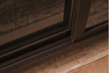 アンティーク家具　大正昭和初期　鉄脚付きリメイク　古い木の質感が味わい深いキャビネット(サイドボード、収納棚、ガラス戸棚)(R-043967)
