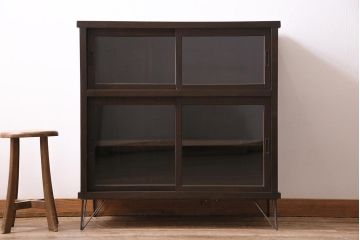 アンティーク家具　大正昭和初期　鉄脚付きリメイク　古い木の質感が味わい深いキャビネット(サイドボード、収納棚、ガラス戸棚)(R-043967)