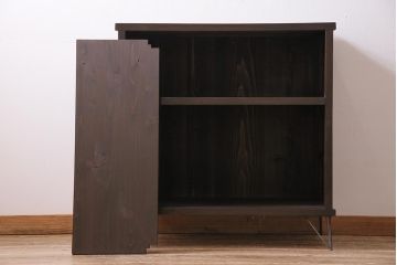 アンティーク家具　大正昭和初期　鉄脚付きリメイク　古い木の質感が味わい深いキャビネット(サイドボード、収納棚、ガラス戸棚)(R-043967)