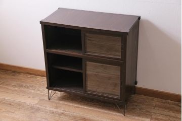 アンティーク家具　大正昭和初期　鉄脚付きリメイク　古い木の質感が味わい深いキャビネット(サイドボード、収納棚、ガラス戸棚)(R-043967)