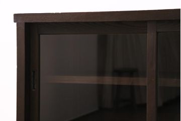 アンティーク家具　和製アンティーク　ヒノキ材　レトロな雰囲気が魅力の鉄脚付き収納棚(ガラス戸棚、サイドボード、キャビネット)(R-043968)