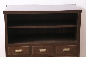 アンティーク家具　和製アンティーク　ヒノキ材　レトロな雰囲気が魅力の鉄脚付き収納棚(ガラス戸棚、サイドボード、キャビネット)(R-043968)