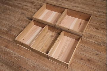 アンティーク家具　和製アンティーク　ヒノキ材　レトロな雰囲気が魅力の鉄脚付き収納棚(ガラス戸棚、サイドボード、キャビネット)(R-043968)