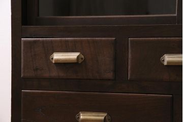 アンティーク家具　和製アンティーク　ヒノキ材　レトロな雰囲気が魅力の鉄脚付き収納棚(ガラス戸棚、サイドボード、キャビネット)(R-043968)