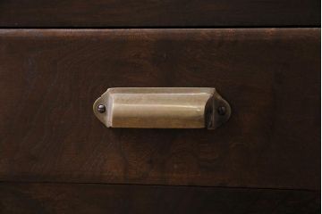 アンティーク家具　和製アンティーク　ヒノキ材　レトロな雰囲気が魅力の鉄脚付き収納棚(ガラス戸棚、サイドボード、キャビネット)(R-043968)