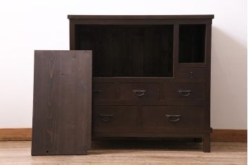 アンティーク家具　和製アンティーク　ダイヤガラス入り　倹飩式扉　渋さと味わいが魅力的なサイドボード(収納棚、引き出し、テレビ台)(R-043969)