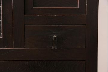 アンティーク家具　和製アンティーク　ダイヤガラス入り　倹飩式扉　渋さと味わいが魅力的なサイドボード(収納棚、引き出し、テレビ台)(R-043969)