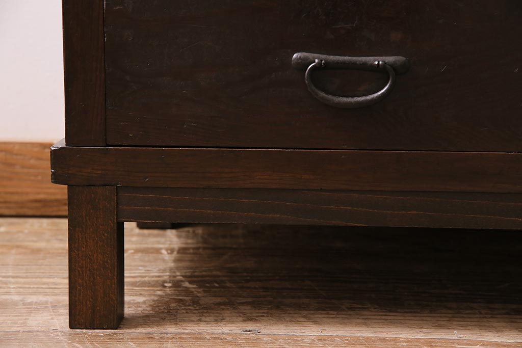 アンティーク家具　和製アンティーク　ダイヤガラス入り　倹飩式扉　渋さと味わいが魅力的なサイドボード(収納棚、引き出し、テレビ台)(R-043969)