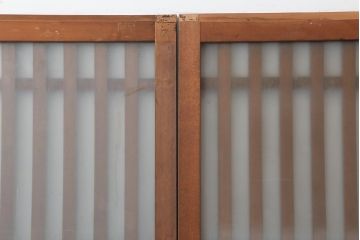 アンティーク建具　昭和中期　ヒノキ材　すりガラス入り　上手物のガラス格子戸2枚セット(引き戸)(R-043986)