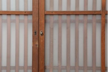 アンティーク建具　昭和中期　ヒノキ材　すりガラス入り　上手物のガラス格子戸2枚セット(引き戸)(R-043986)