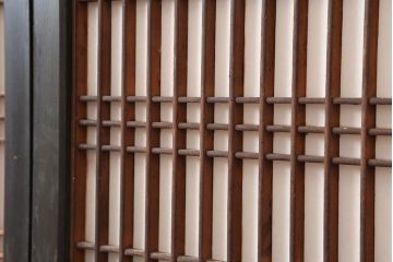 アンティーク建具　明治大正期　上品な空間作りにおすすめの格子帯戸2枚セット(引き戸、障子戸)(R-043990)