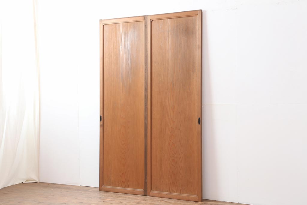 アンティーク建具　昭和中期　幅狭タイプ　一枚板　粋な意匠がおしゃれな板戸2枚セット(建具、引き戸)(R-043998)