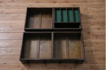 ヴィンテージ家具　イギリスビンテージ　ERCOL(アーコール)　Old Colonial(オールドコロニアル)　気品と風格が漂うカップボード(収納棚、食器棚)(R-044004)