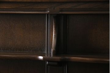 ヴィンテージ家具　イギリスビンテージ　ERCOL(アーコール)　Old Colonial(オールドコロニアル)　気品と風格が漂うカップボード(収納棚、食器棚)(R-044004)