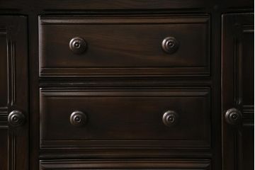 ヴィンテージ家具　イギリスビンテージ　ERCOL(アーコール)　Old Colonial(オールドコロニアル)　気品と風格が漂うカップボード(収納棚、食器棚)(R-044004)