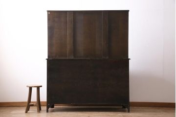 ヴィンテージ家具　イギリスビンテージ　ERCOL(アーコール)　Old Colonial(オールドコロニアル)　気品と風格が漂うカップボード(収納棚、食器棚)(R-044004)