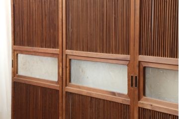 アンティーク建具　昭和初期　上手物!腰板欅(ケヤキ)材　裏障子付き　幅狭タイプ　上質な和の空間を彩る万本格子戸4枚セット(ガラス帯戸、建具、引き戸)(R-044008)