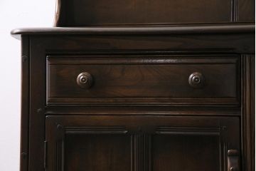 ヴィンテージ家具　イギリスビンテージ　ERCOL(アーコール)　Old Colonial(オールドコロニアル)　気品と風格が漂うカップボード(本棚、ブックシェルフ、食器棚)(R-044011)