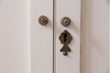 アンティーク家具　鏡付き　フランスアンティークのペイントキャビネット(ドレッサー、パーラーキャビネット)(R-044012)