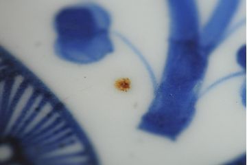 骨董　明治期　伊万里焼　花蝶ねじり文染付深鉢(深皿、和食器)(R-044017)