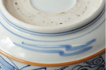 骨董　明治期　伊万里焼　花蝶ねじり文染付深鉢(深皿、和食器)(R-044017)