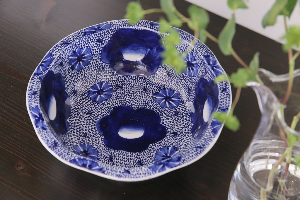 骨董　明治期　伊万里焼　ベロ藍　花と微塵唐草文深鉢(深皿、丼、和食器)(R-044018)