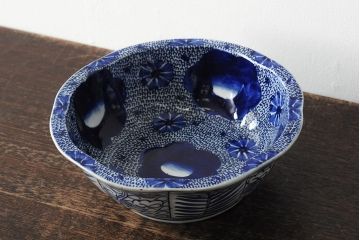 骨董　明治期　伊万里焼　ベロ藍　花と微塵唐草文深鉢(深皿、丼、和食器)(R-044018)