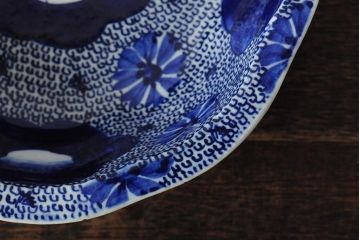 骨董　明治期　伊万里焼　ベロ藍　花と微塵唐草文深鉢(深皿、丼、和食器)(R-044018)