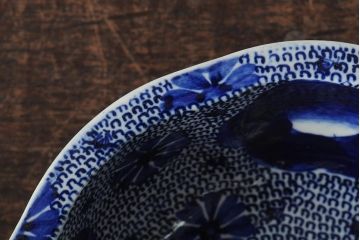 骨董　明治期　伊万里焼　ベロ藍　花と微塵唐草文深鉢(深皿、丼、和食器)(R-044018)