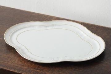 中古　ハンガリー　HOLLOHAZA(ホロハーザ)　Pannonia(パノニア)　プレート(トレー、変形皿、洋食器)(R-044020)