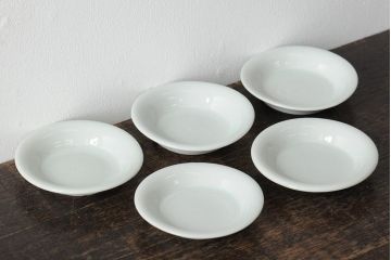 骨董　江戸明治期　陽刻白磁小皿5枚セット(伊万里焼、和食器)(R-044023)