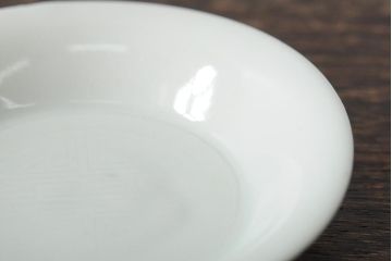 骨董　江戸明治期　陽刻白磁小皿5枚セット(伊万里焼、和食器)(R-044023)