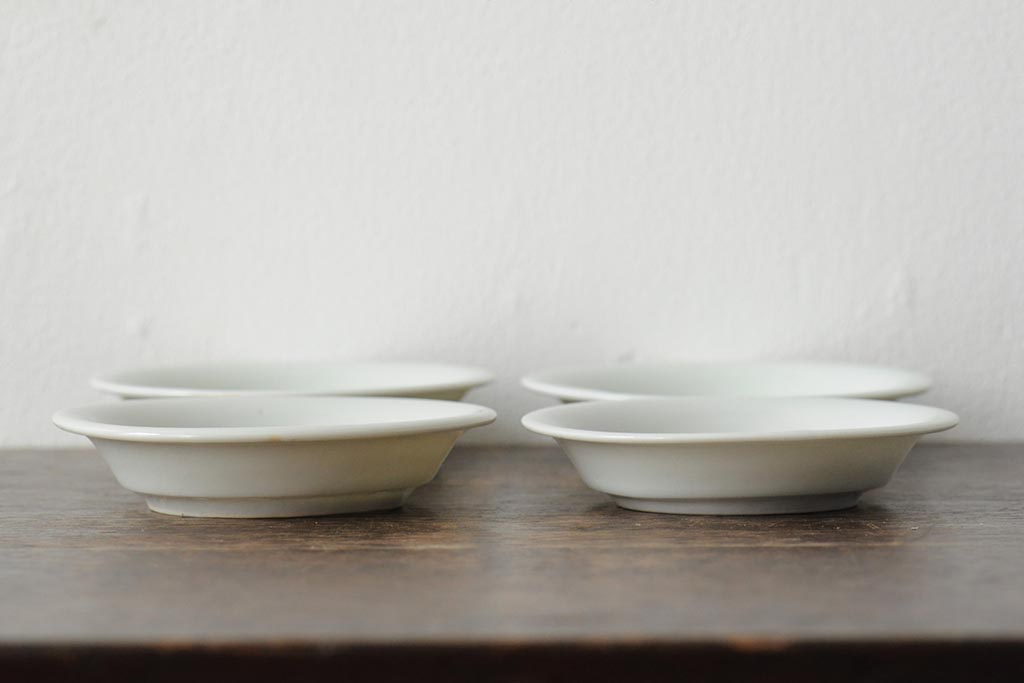 骨董　江戸明治期　陽刻白磁小皿4枚セット(伊万里焼、和食器)(R-044024)