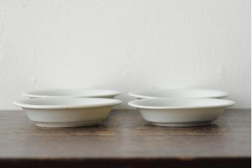 骨董　江戸明治期　陽刻白磁小皿4枚セット(伊万里焼、和食器)(R-044024)