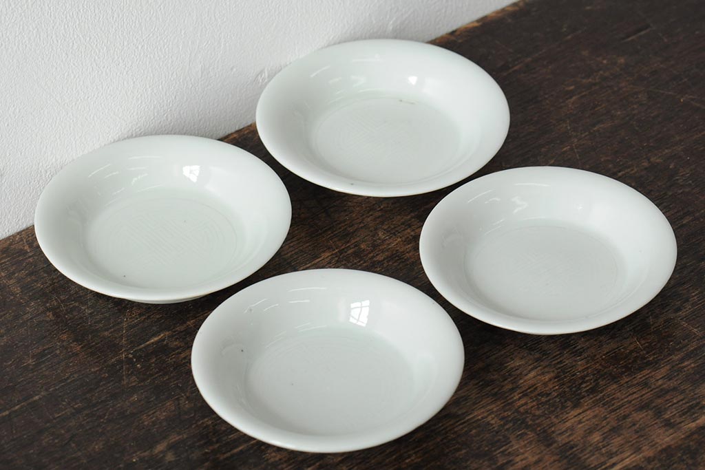 骨董　江戸明治期　陽刻白磁小皿4枚セット(伊万里焼、和食器)(R-044024)