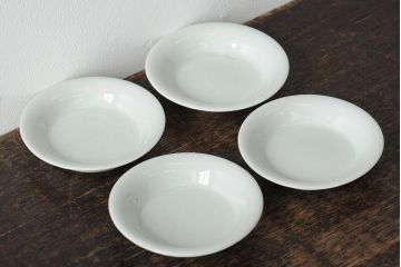 骨董　江戸明治期　陽刻白磁小皿4枚セット(伊万里焼、和食器)(R-044024)