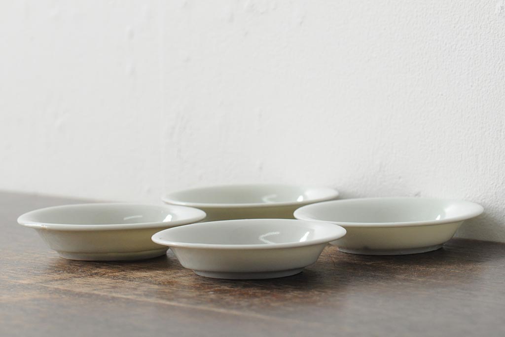 骨董　江戸明治期　陽刻白磁小皿4枚セット(伊万里焼、和食器)(R-044024)
