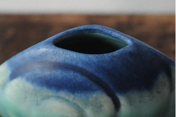 東欧ヴィンテージ　ユニークな形のフラワーベース(貝、かたつむり、花瓶、花器、一輪挿し、ビンテージ)(R-044025)