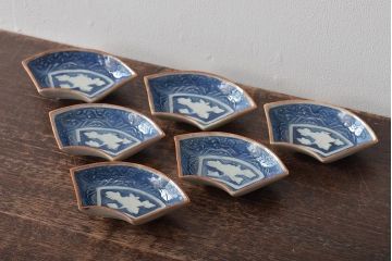 骨董　幕末〜明治　扇型　陽刻小皿(向付、変形皿)(R-044031)