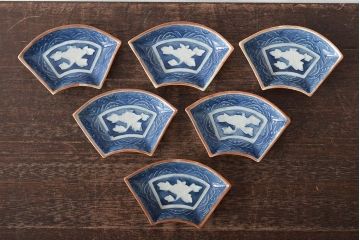 骨董　幕末〜明治　扇型　陽刻小皿(向付、変形皿)(R-044031)