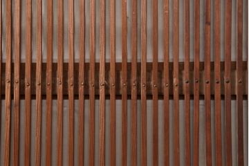 アンティーク建具　昭和中期　腰板ケヤキ材　裏障子付き　和の趣を演出する上手物の万本格子戸4枚セット(引き戸、障子戸)(R-044033)