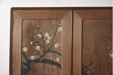 ビンテージ家具　昭和中期　総桐材・縁桑材　梅の図が目を引くワードローブ(洋服箪笥)(R-044035)
