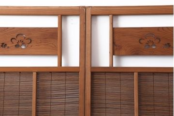 アンティーク建具　昭和中期　松と梅の透かし彫りが風情のある御簾戸2枚セット(簾戸、簀戸、葭戸、夏障子、夏戸、葦戸)(R-044048)