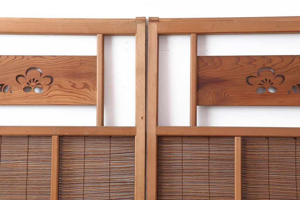 アンティーク建具 昭和中期 松と梅の透かし彫りが風情のある御簾戸2枚セット(簾戸、簀戸、葭戸、夏障子、夏戸、葦戸)(R-044049)