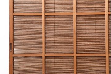 アンティーク建具 昭和中期 松と梅の透かし彫りが風情のある御簾戸2枚セット(簾戸、簀戸、葭戸、夏障子、夏戸、葦戸)(R-044049)